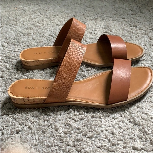 Never worn! Light brown strap sandals size 8.5 - Picture 3 of 3